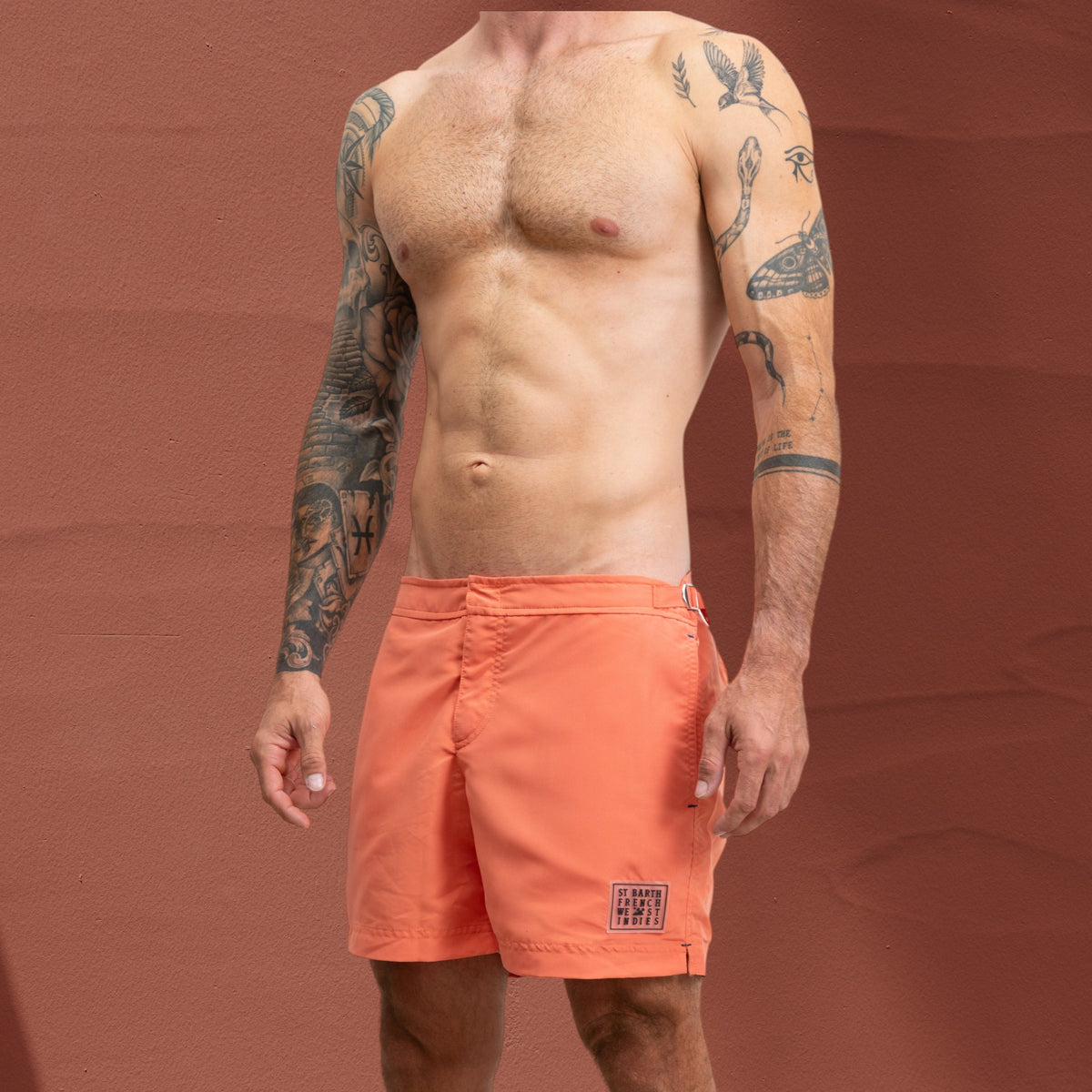 Short de bain orange St Barth French West Indies avec fermetures latérales chromées et logo 3D sur la jambe gauche