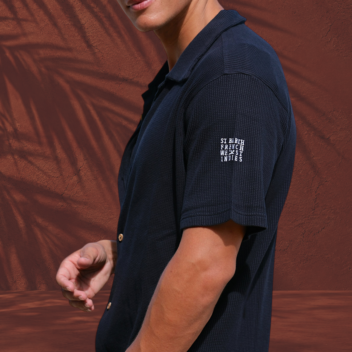 Chemise Havana St Barth French West Indies bleu marine en coton texturΓ© Γ manches courtes et boutons en bois