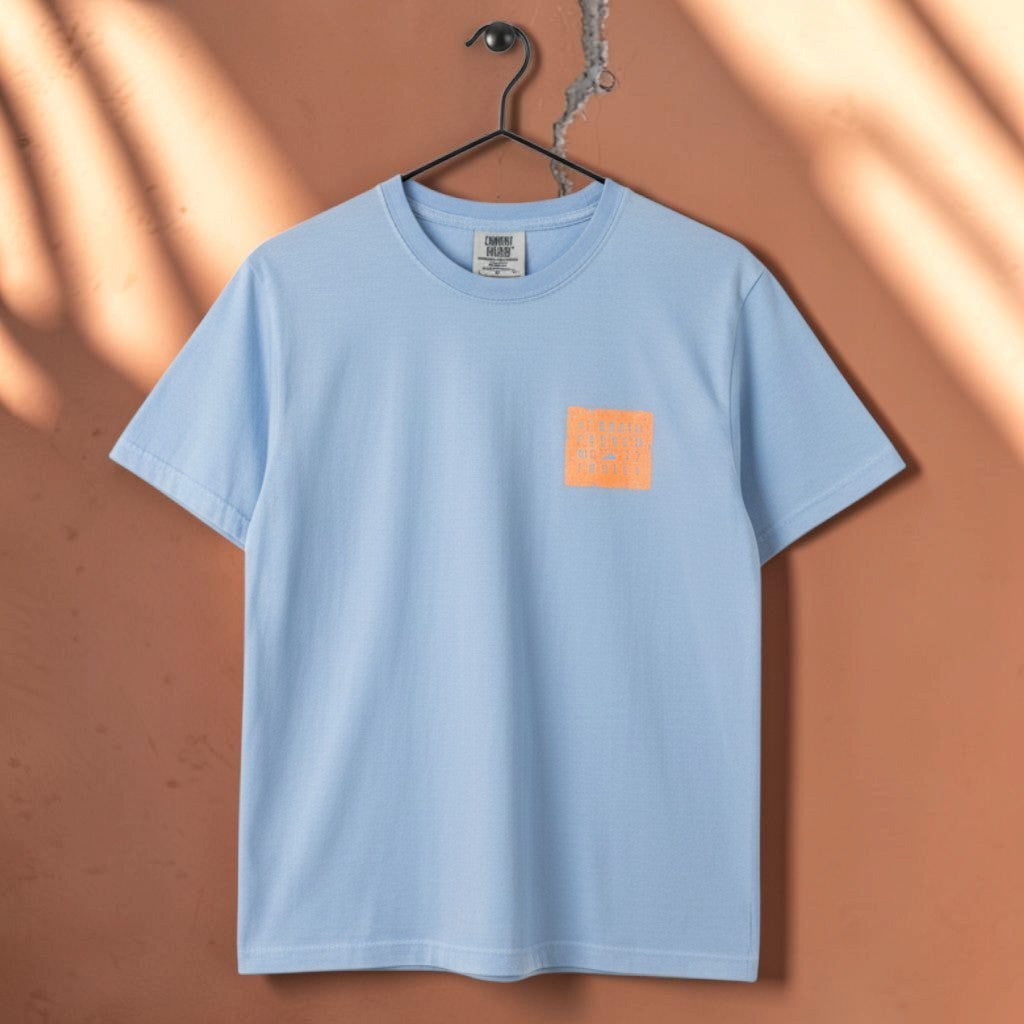 T-shirt bleu clair pour enfant St Barth French West Indies avec logo carré orange sur la poitrine
