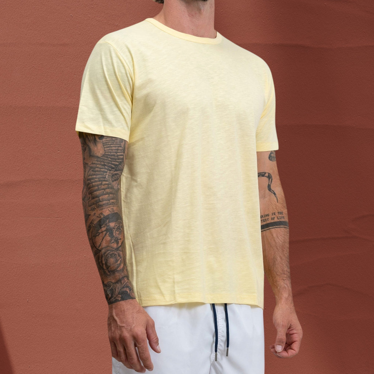 T-shirt Jasper St Barth French West Indies en coton slub jaune pâle, coupe décontractée pour homme