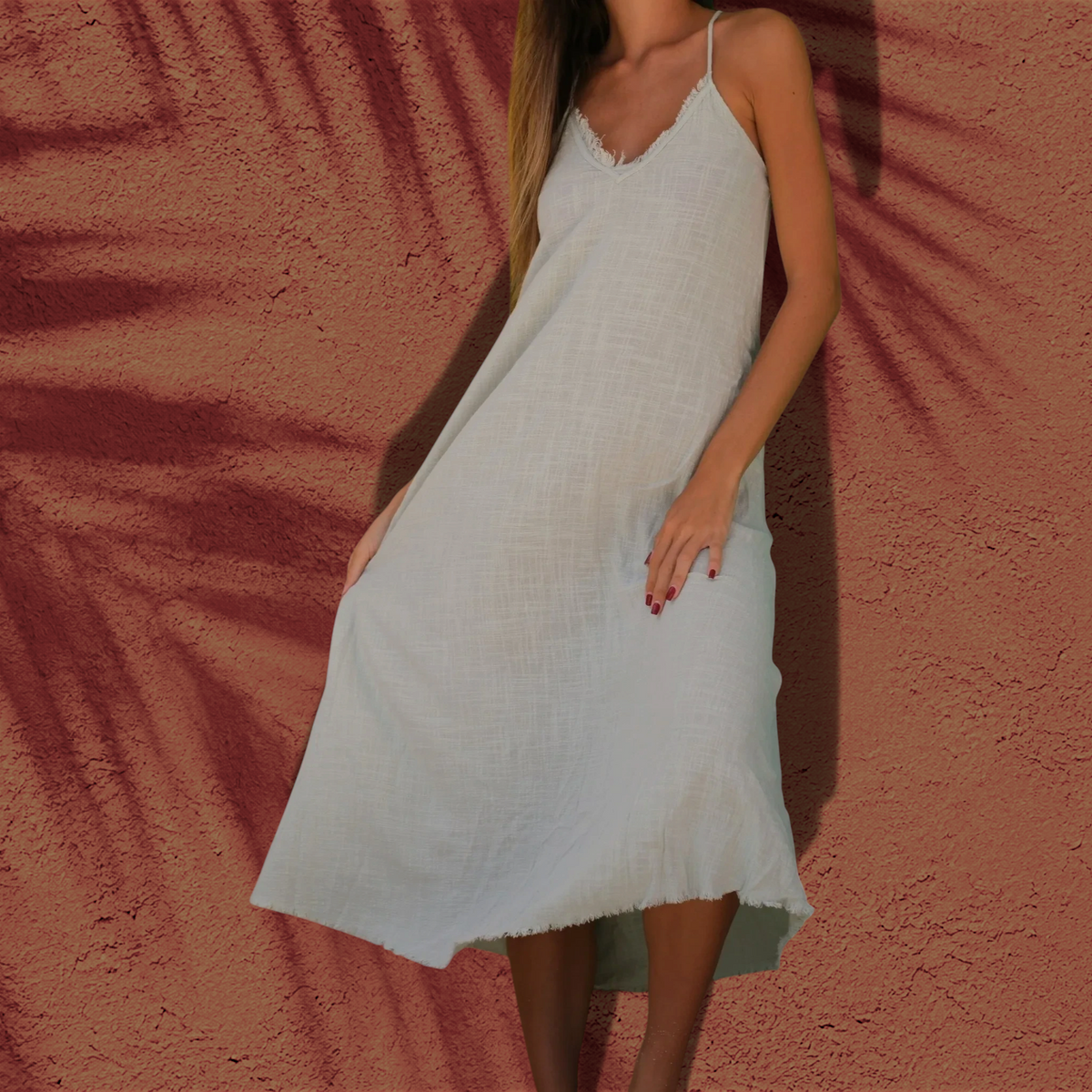 Robe Alice St Barth French West Indies sans manches en gaze de coton blanc avec ourlet effiloché et coupe fluide