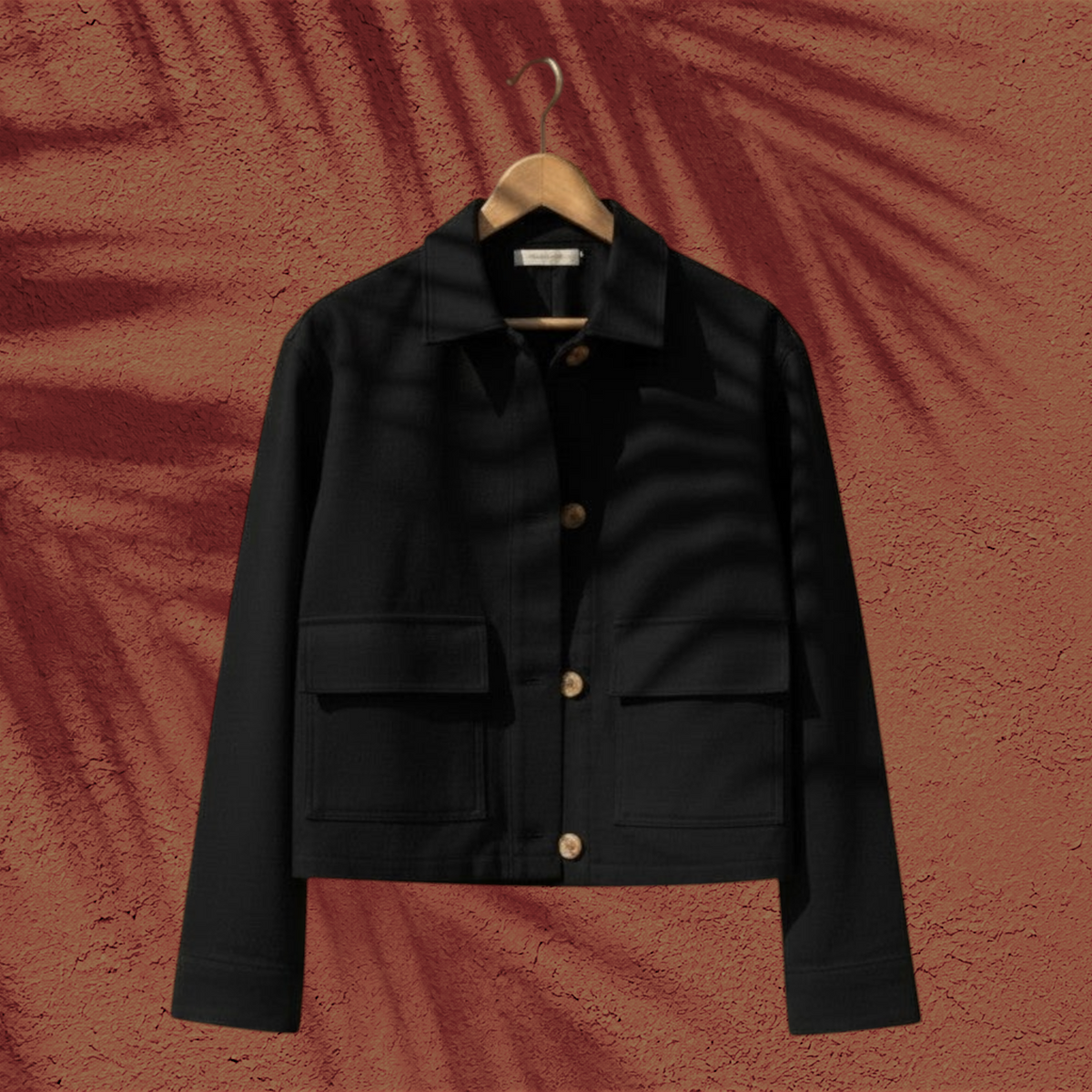Veste courte noire St Barth French West Indies en sergé de coton avec poches plaquées et boutons contrastants